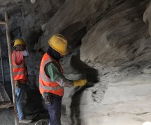 苏州渝川老火锅店水泥直塑塑石施工中